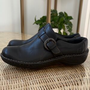 BORN NWOT Women’s Black Leather Slip-On Mules Size 8